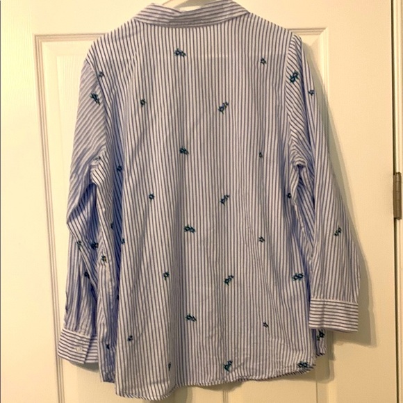 Women Within Blouse - Picture 2 of 5